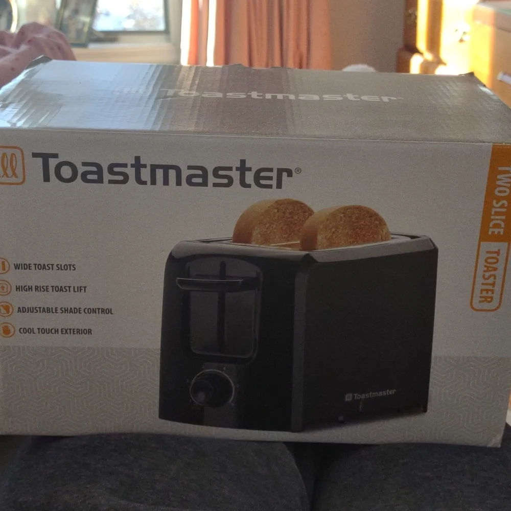 2 slice toaster brand new by Toastmaster. Please note: UPC code has been cut out - Picture 3 of 4